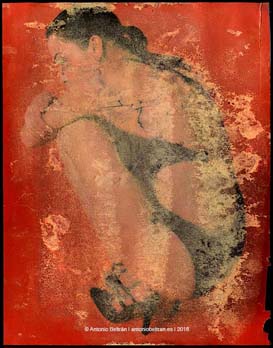 mujer en bañador en cuclillas collage disolvente erotica subvertising contrapublicidad poesia antonio beltran