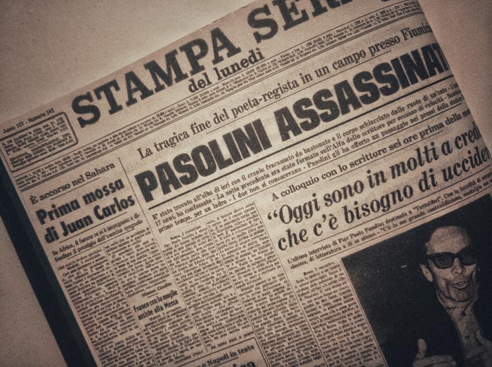 portada del periódico Stampa Sera con la noticia del asesinato de Pasolini fotografia poesia