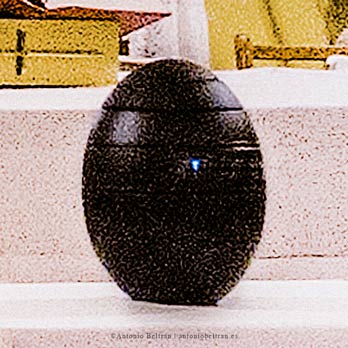 recipiente cenizas huevo negro fotografia poesia Antonio Beltran